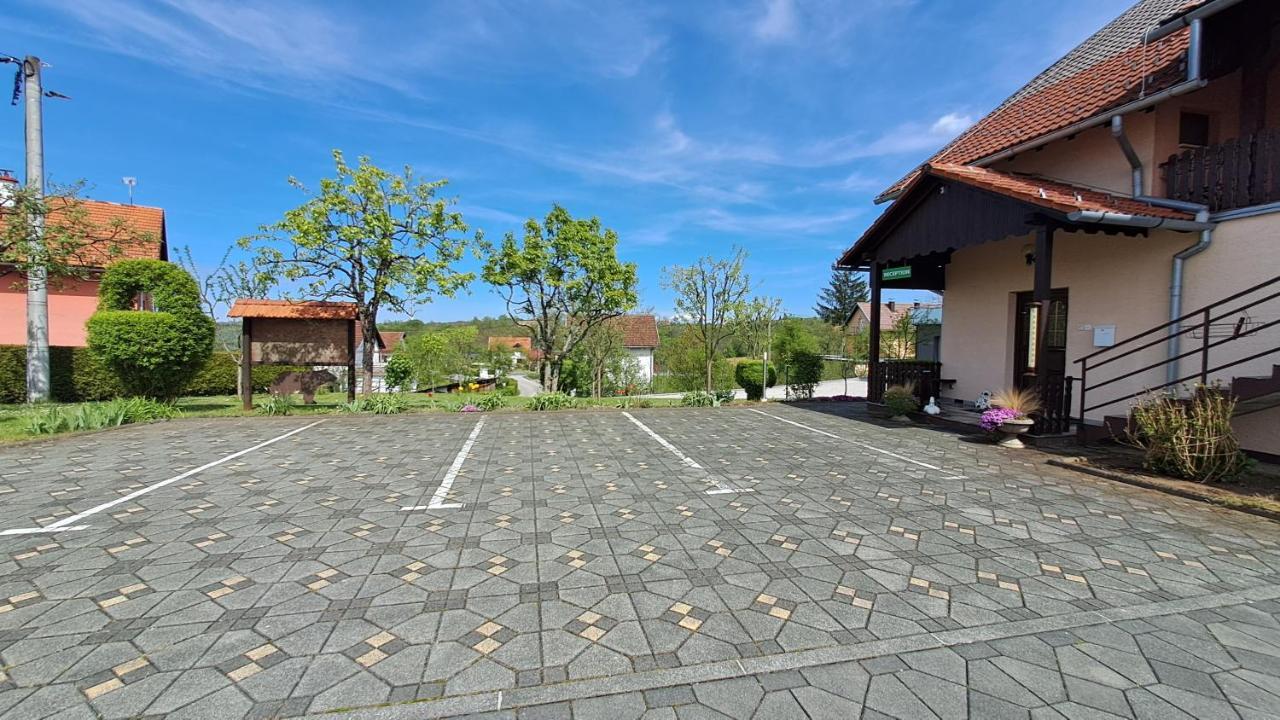 Family Puskaric Hotel Slunj Buitenkant foto